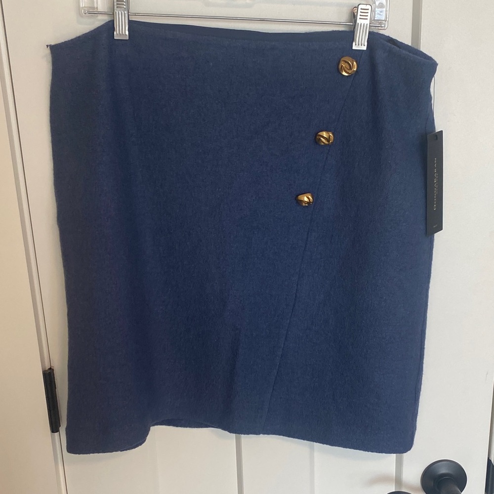 Donna Karan Navy Mini Skirt with Gold Accents Size 14